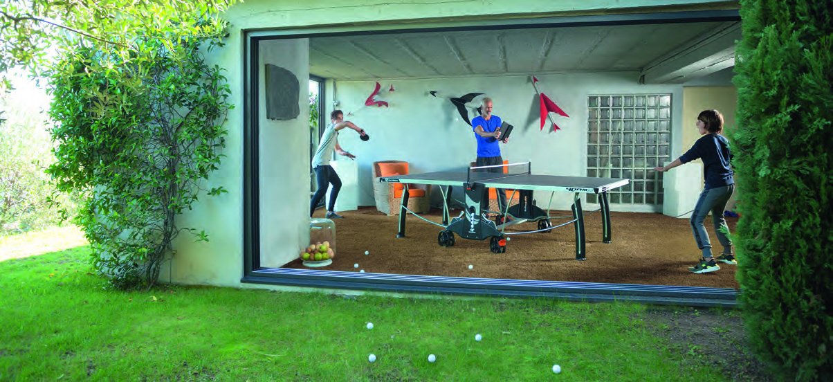 UNE TABLE OUTDOOR MÊME À L’INTÉRIEUR